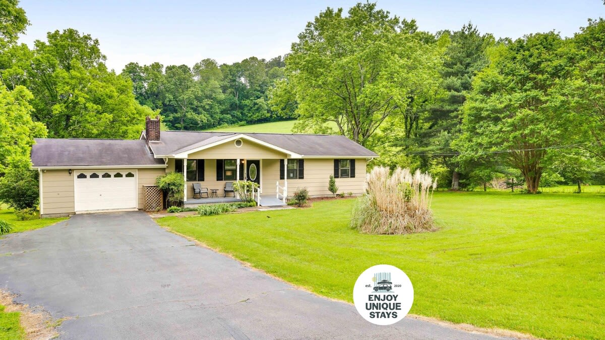 Country Lane Cottage privacy quiet neighborhood