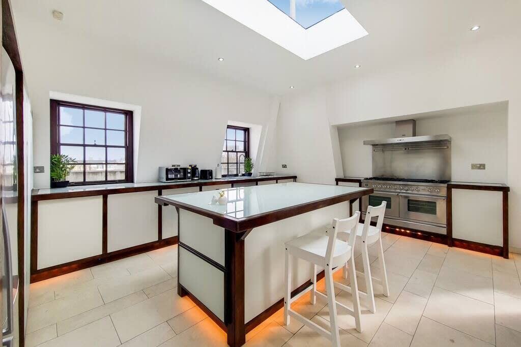 Elegant Belgravia Apartment with Panoramic Views in Lyall Street SW1 - Property image 11 - VivreStays
