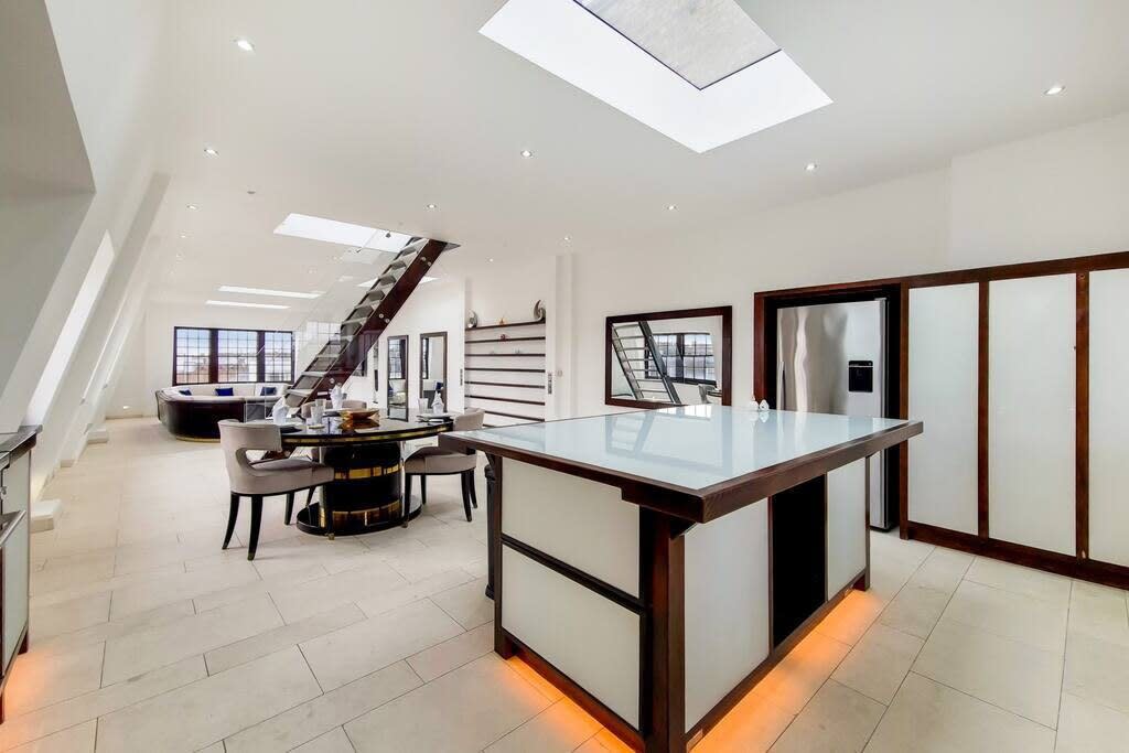 Elegant Belgravia Apartment with Panoramic Views in Lyall Street SW1 - Property image 10 - VivreStays