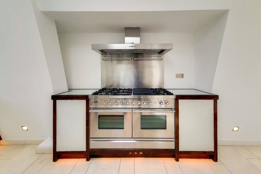 Elegant Belgravia Apartment with Panoramic Views in Lyall Street SW1 - Property image 12 - VivreStays