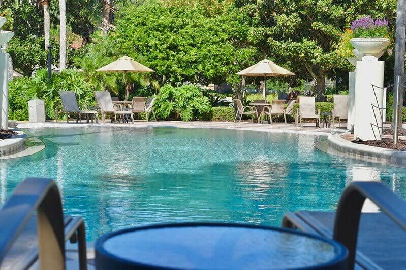 HOT TUB and free clubhouse Miles from Disney