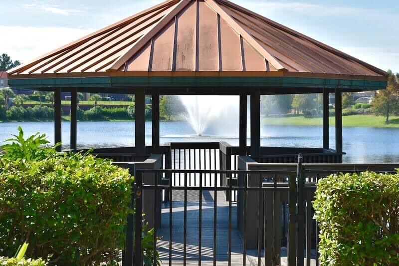 HOT TUB and free clubhouse Miles from Disney