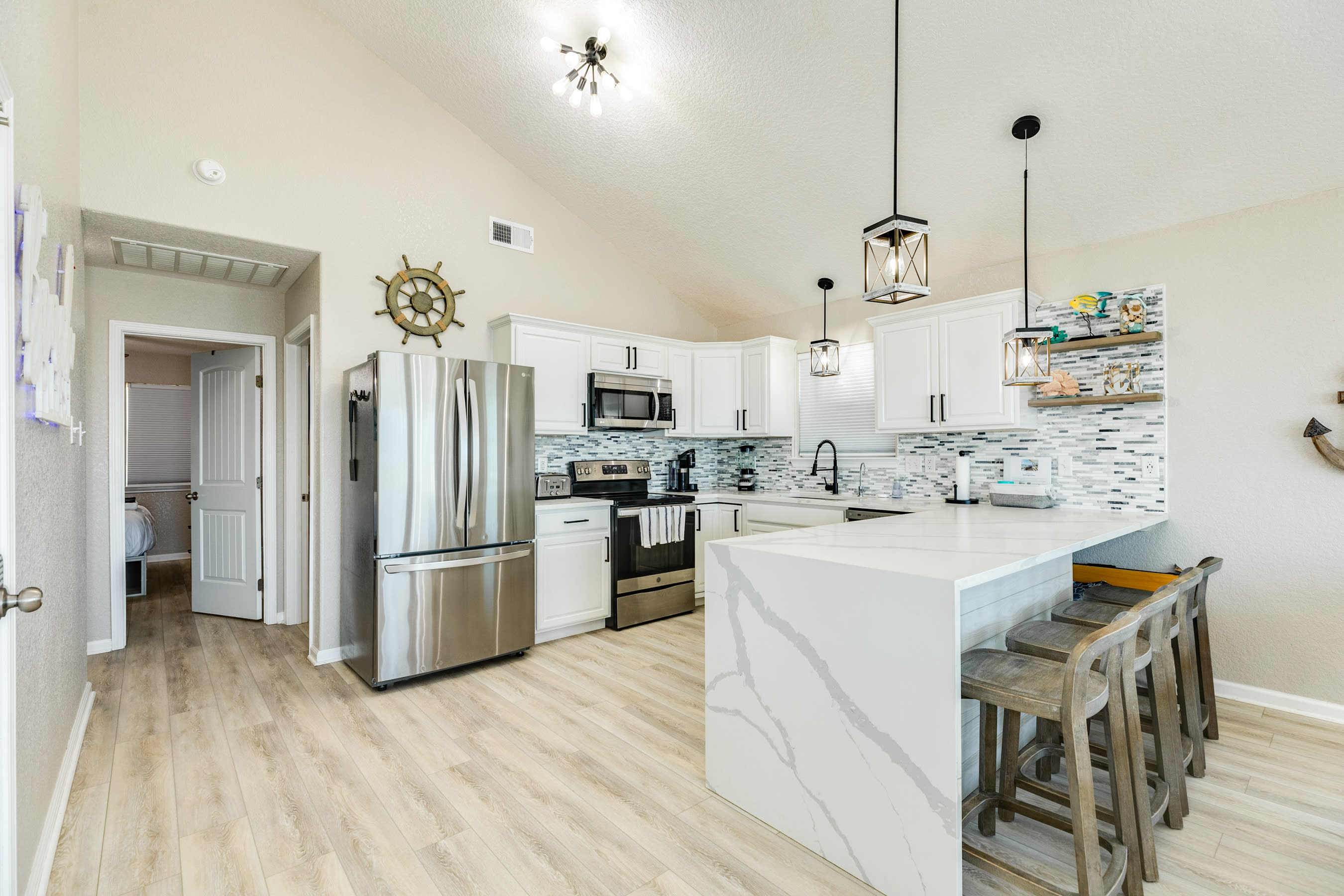 SeaScape Haven Right on the sandy BEACH Hot Tub 8