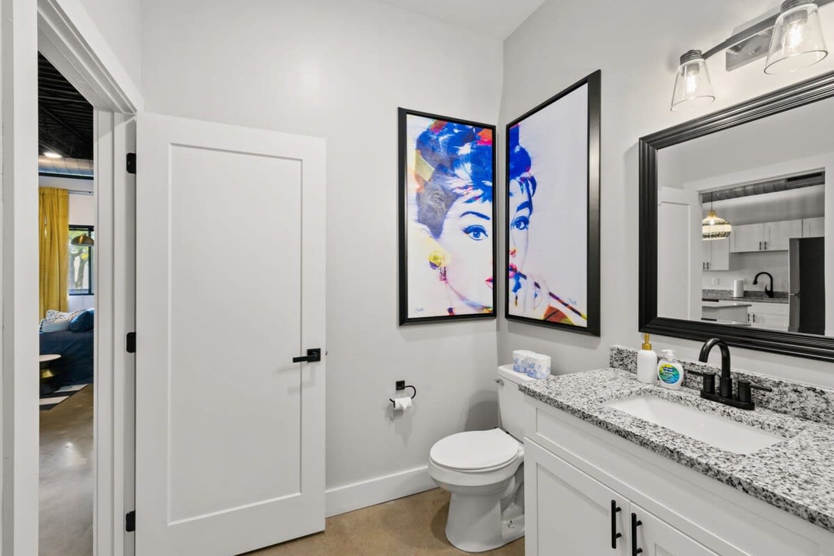 Chic Studio Near BNA | Fast WiFi | Pets OK-Nash!