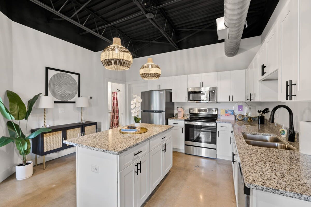 Chic Studio Near BNA | Fast WiFi | Pets OK-Nash!