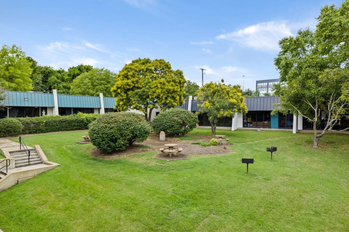 Chic Studio Near BNA | Fast WiFi | Pets OK-Nash!