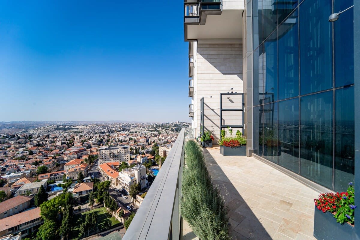 Classy 3BDR In The Heart Of Jerusalem photo 60