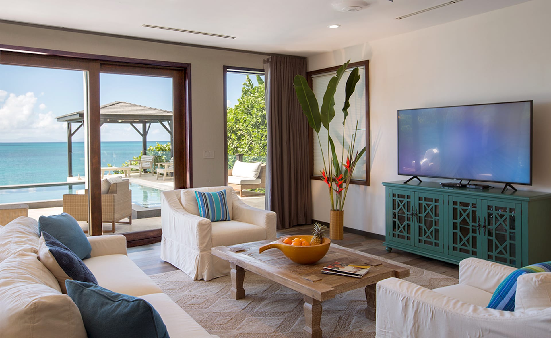 Beautiful Retreat with Infinity Salt Water Pool 2