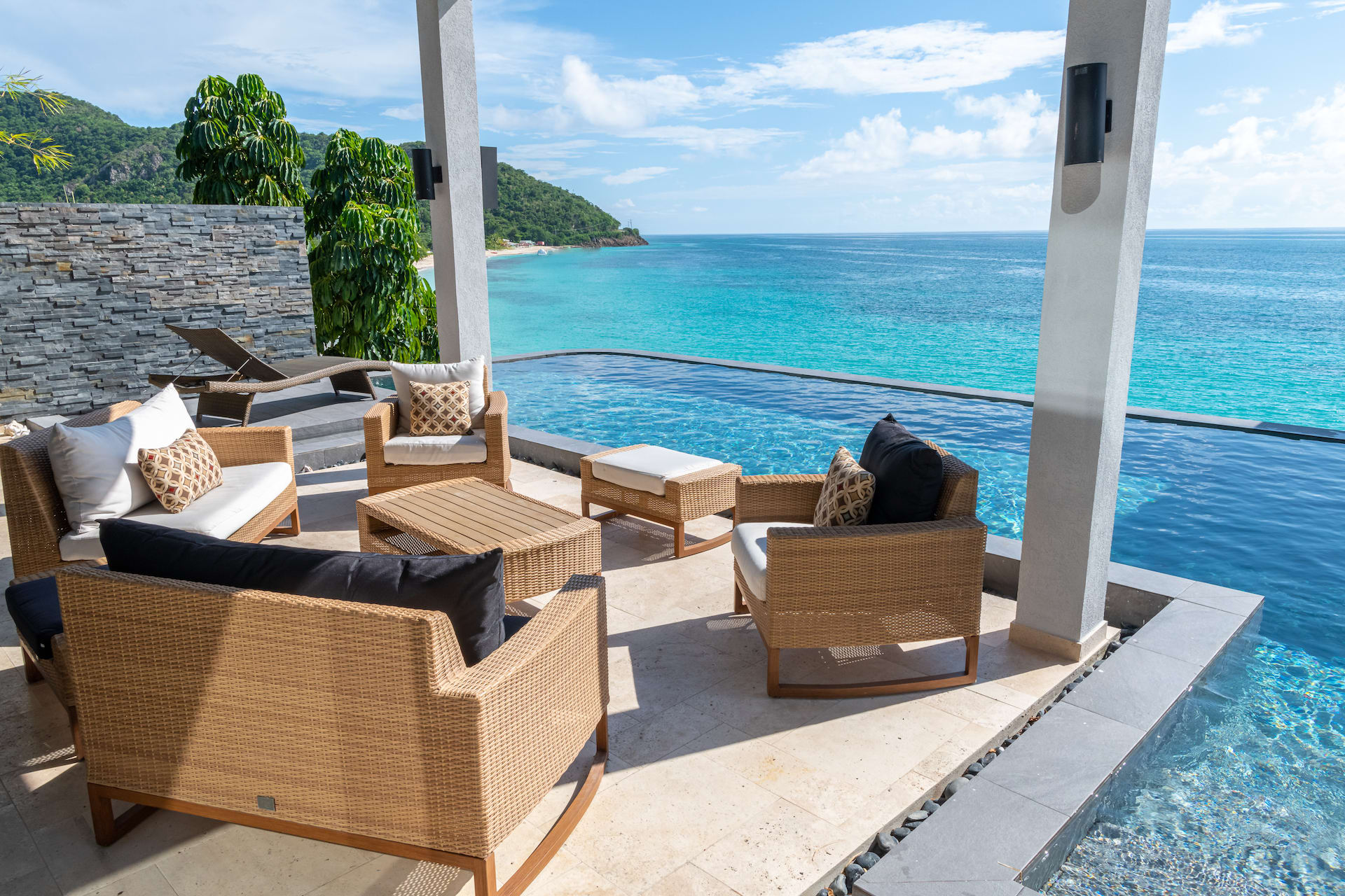 Beautiful Retreat with Infinity Salt Water Pool