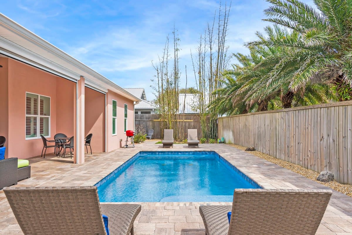 Pink House, Steps to Sand, Sparkling Pool, Near DT - Foto 1