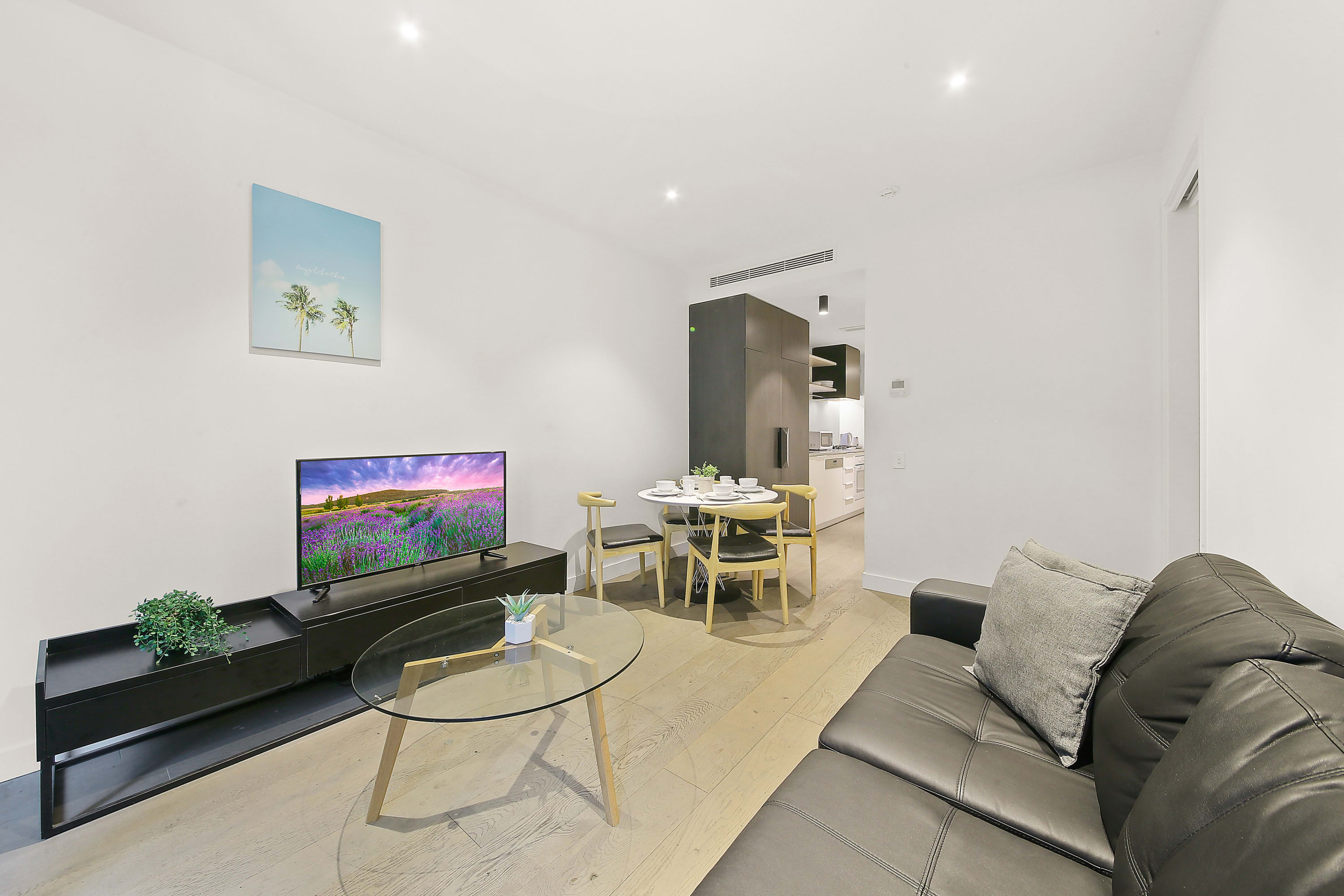 A Cozy & Lovely 2BR Apt Near Melbourne Central — Carlton, Victoria — vacation rental