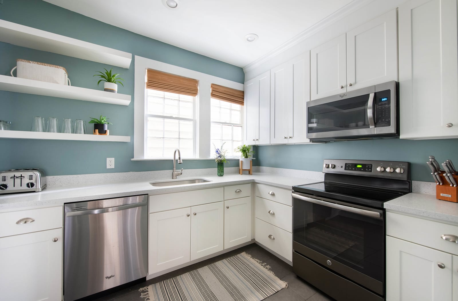 Fully equipped kitchen with everything you need to cook a meal