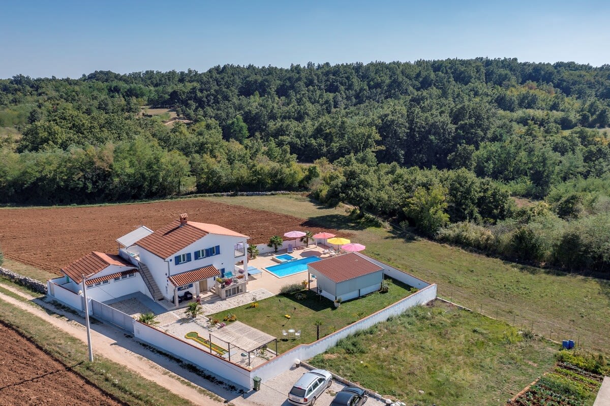 Family home with hydromassage pool &fun activities — Domijanići, Istarska županija — vacation rental