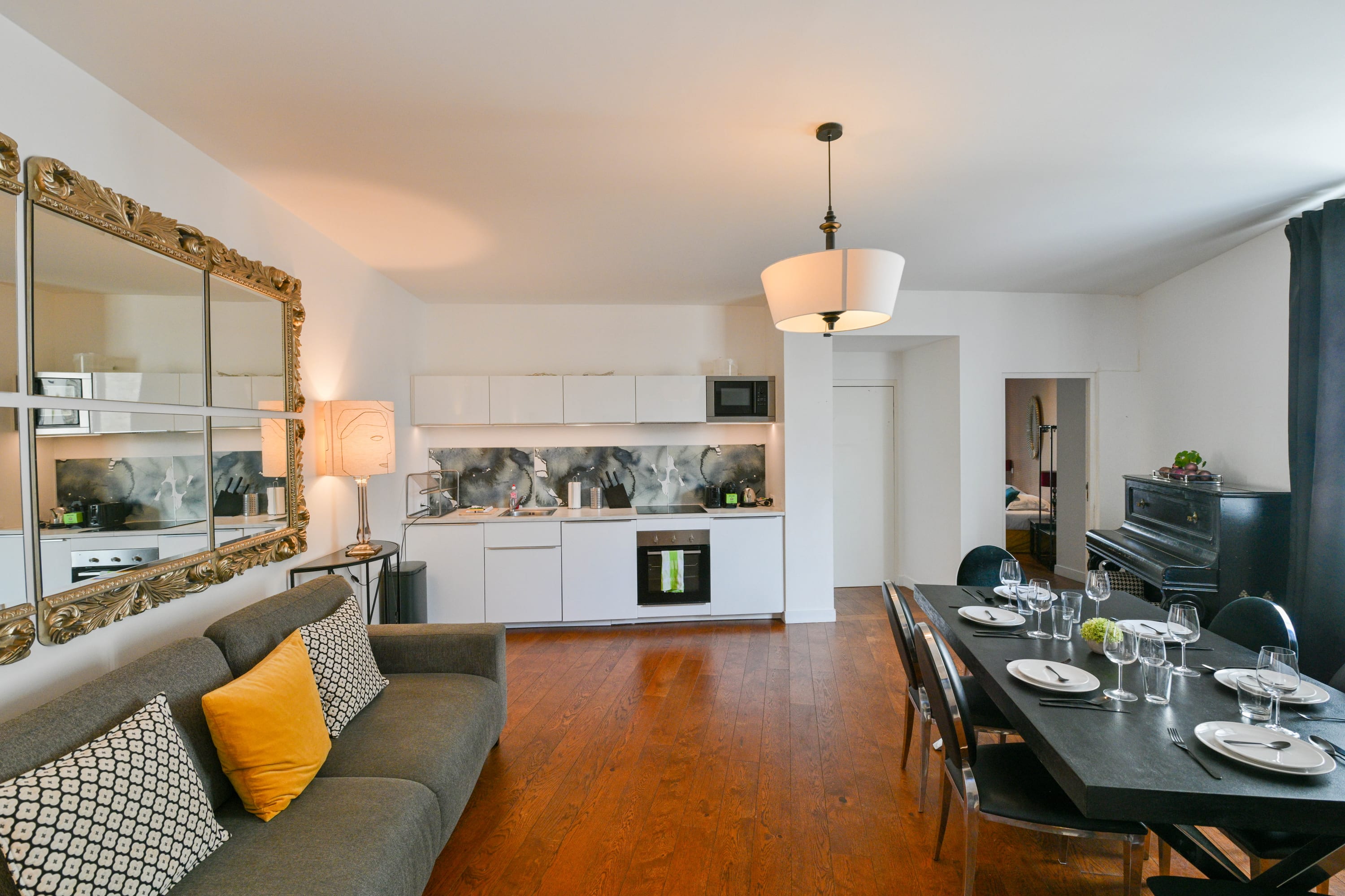 Huge and bright 4BD for 10 guests Sacre-Coeur — Paris, Île-de-France — vacation rental