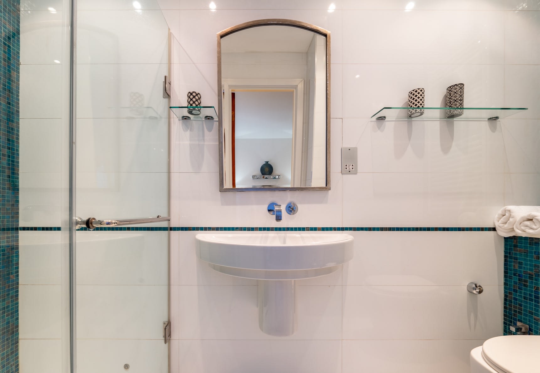 Spacious Penthouse near Hyde Park, London in Edgware Road 39 W2 2JE - Property image 12 - VivreStays