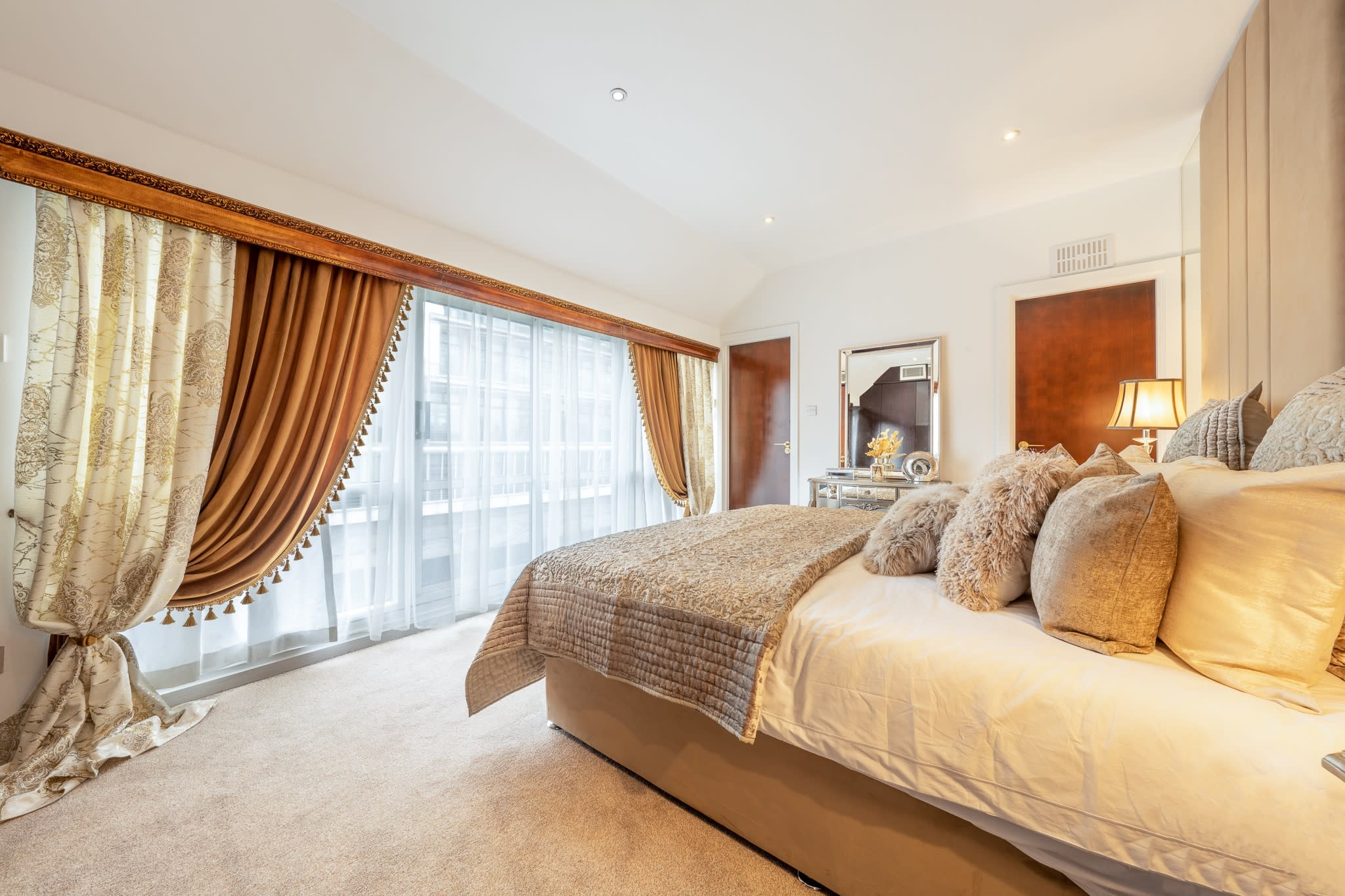 Spacious Penthouse near Hyde Park, London in Edgware Road 39 W2 2JE - Property image 7 - VivreStays
