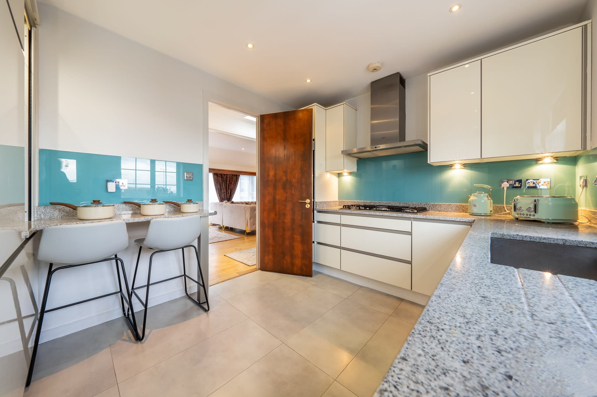 Spacious Penthouse near Hyde Park, London in Edgware Road 39 W2 2JE - Property image 16 - VivreStays