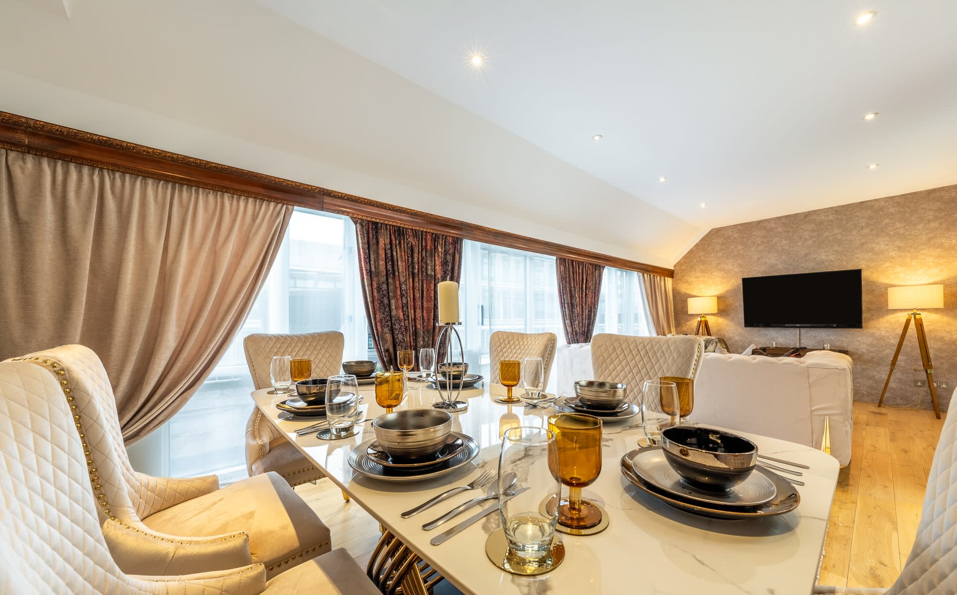 Spacious Penthouse near Hyde Park, London in Edgware Road 39 W2 2JE - Property image 2 - VivreStays