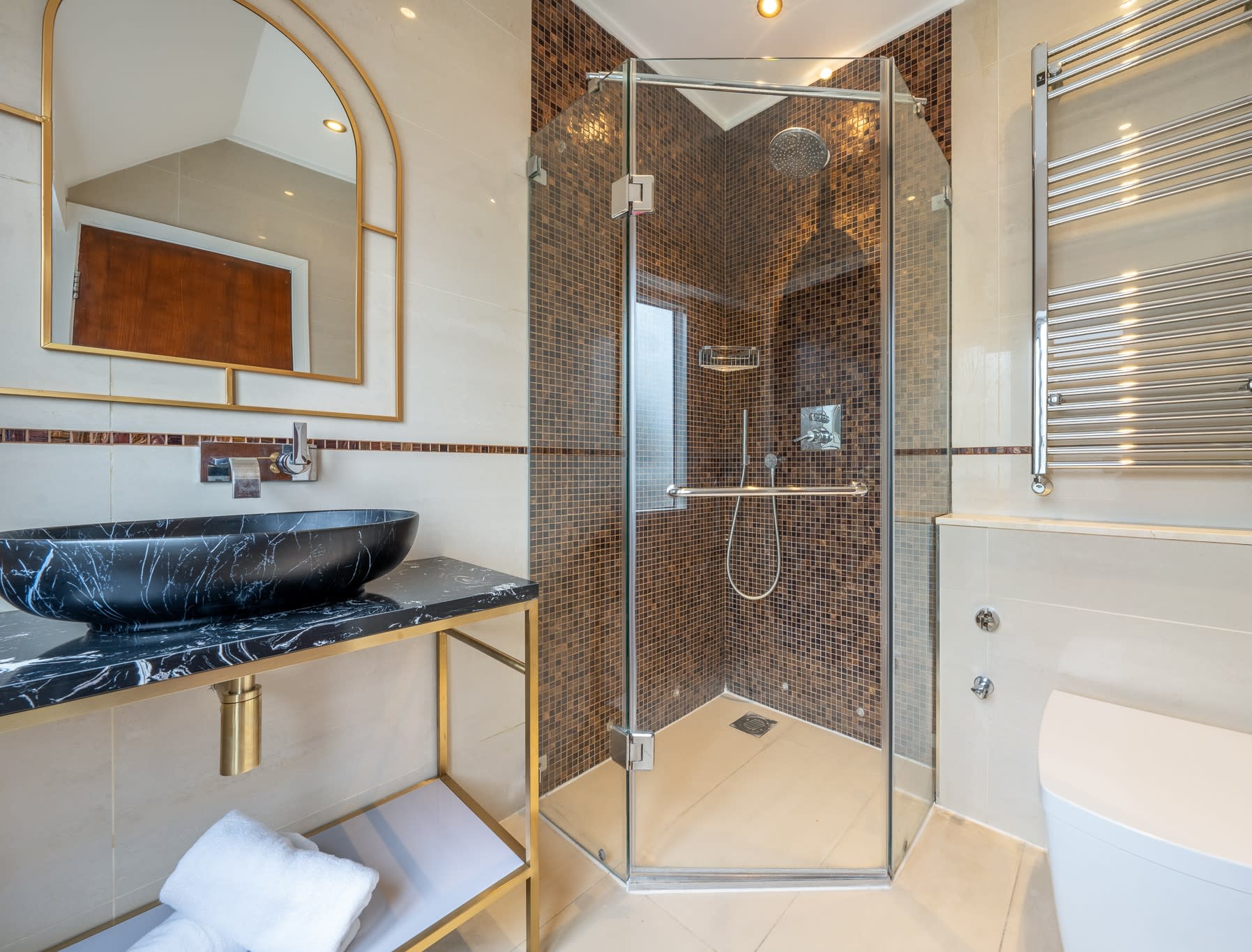 Spacious Penthouse near Hyde Park, London in Edgware Road 39 W2 2JE - Property image 5 - VivreStays