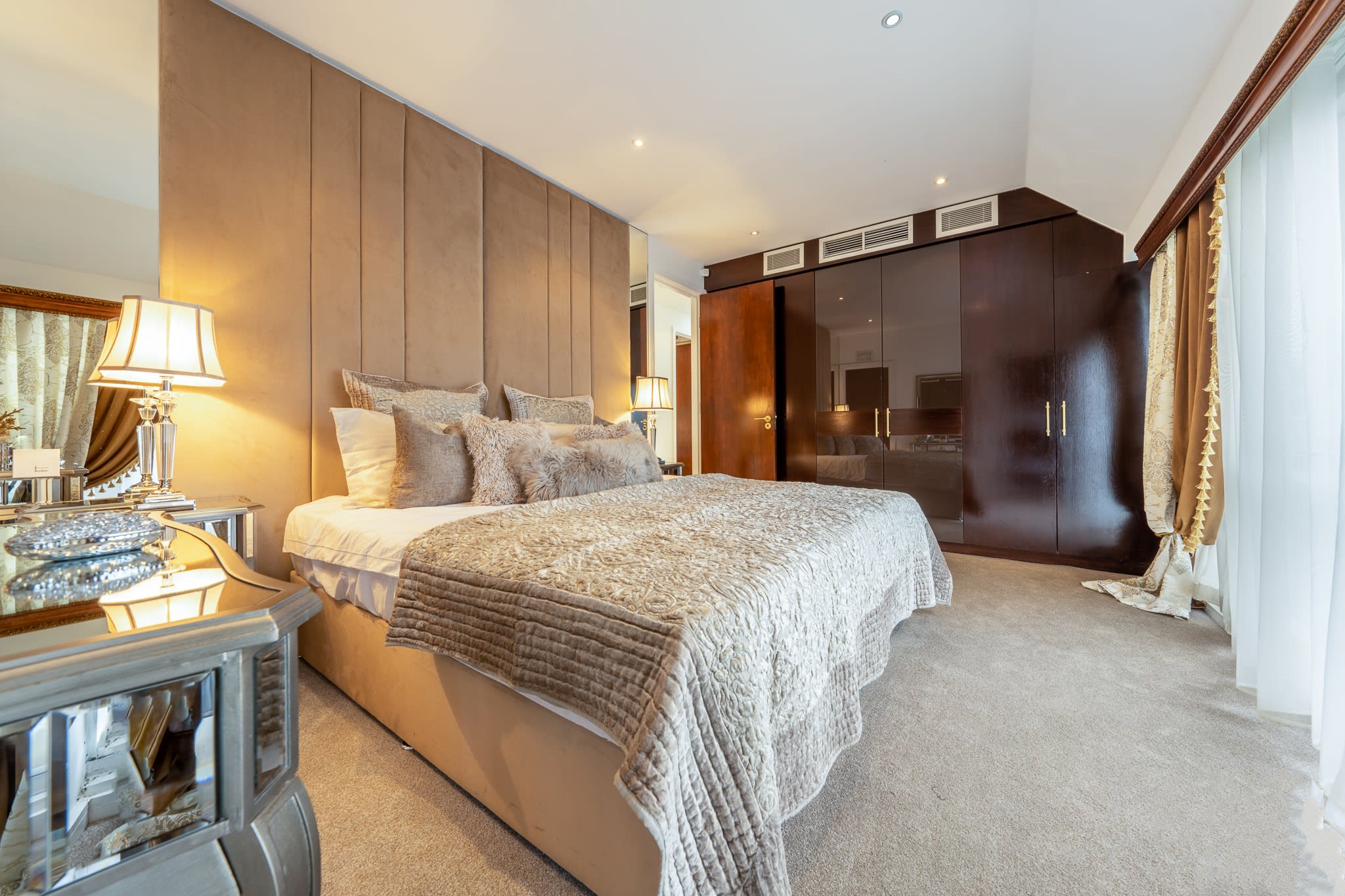 Spacious Penthouse near Hyde Park, London in Edgware Road 39 W2 2JE - Property image 10 - VivreStays