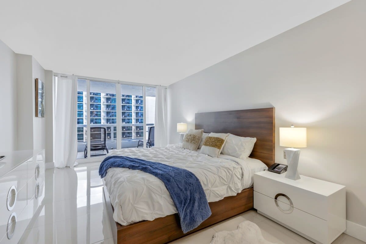 On-site dining | Gym & Hot Tub Access | StayCozy