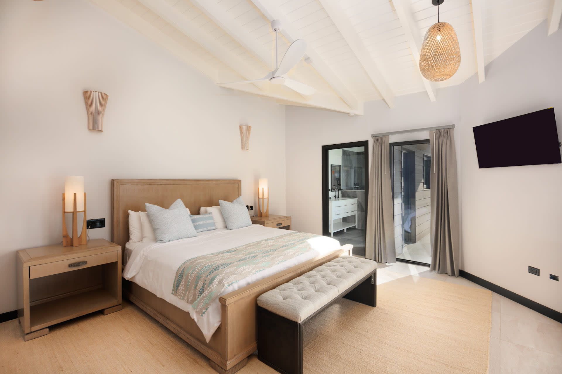 Oceanfront 4-Bedroom Villa with Panoramic Caribbean Views 3