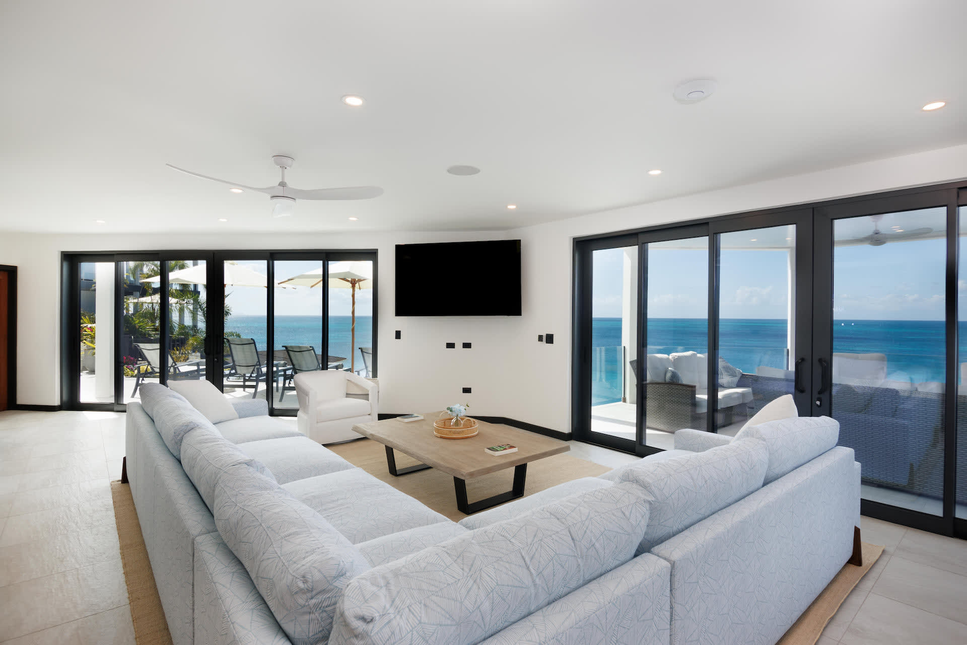 Oceanfront 4-Bedroom Villa with Panoramic Caribbean Views 2