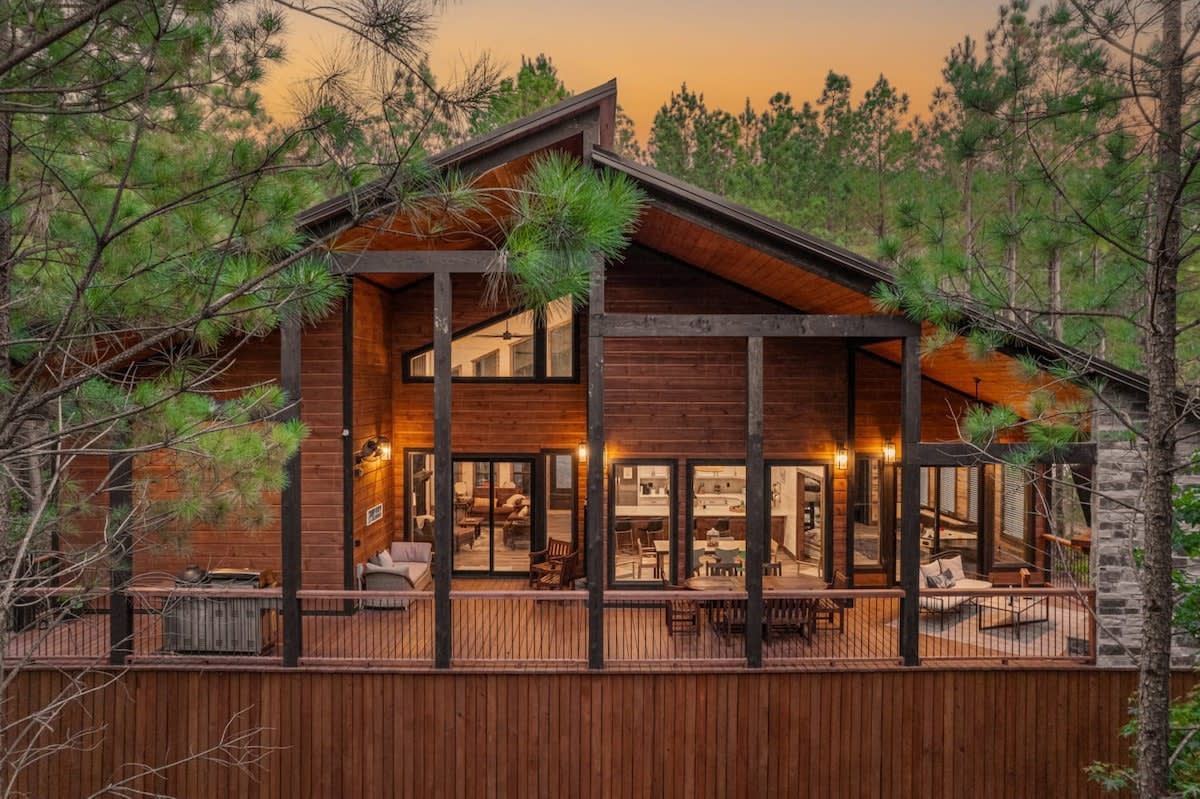 New! The Silo! Hot Tub, Sauna, Game Room, Swings!