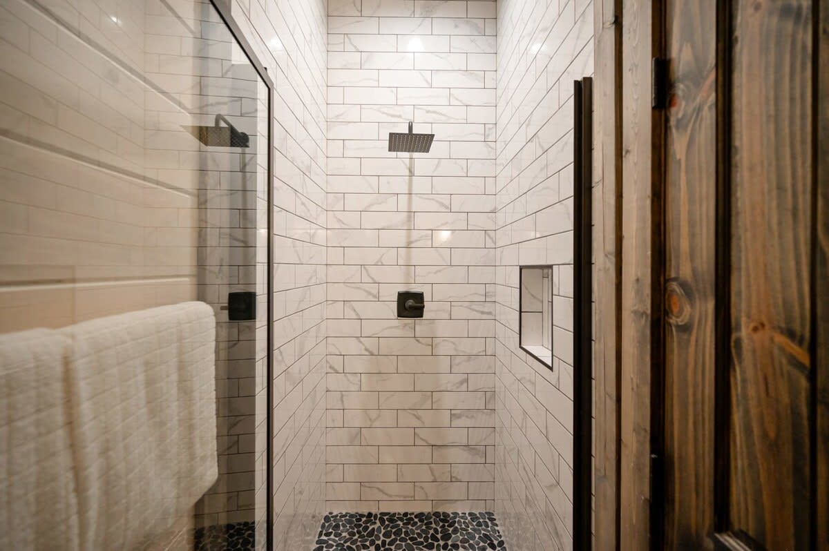 New! The Silo! Hot Tub, Sauna, Game Room, Swings!