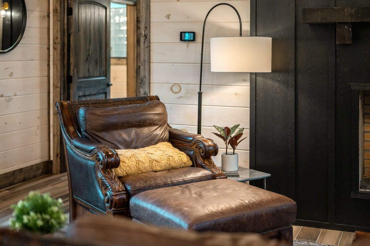 New! The Silo! Hot Tub, Sauna, Game Room, Swings!