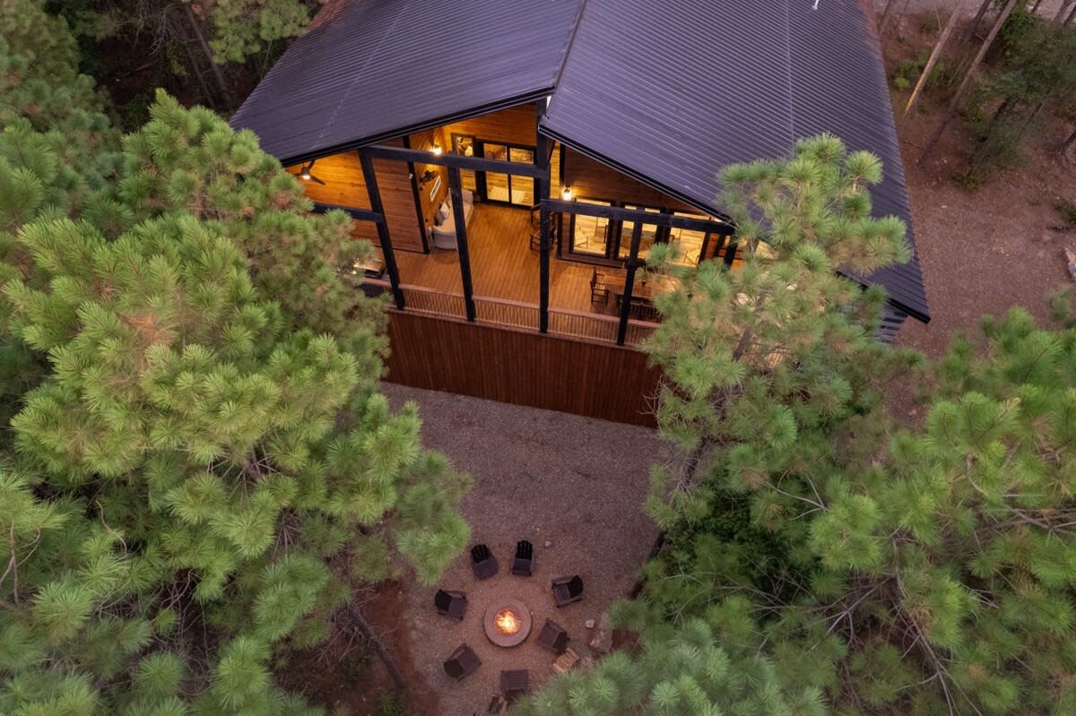 New! The Silo! Hot Tub, Sauna, Game Room, Swings!
