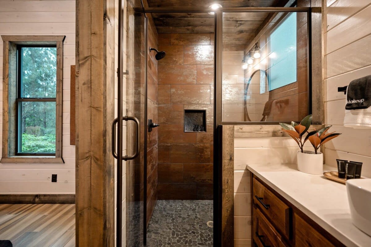New! The Silo! Hot Tub, Sauna, Game Room, Swings!