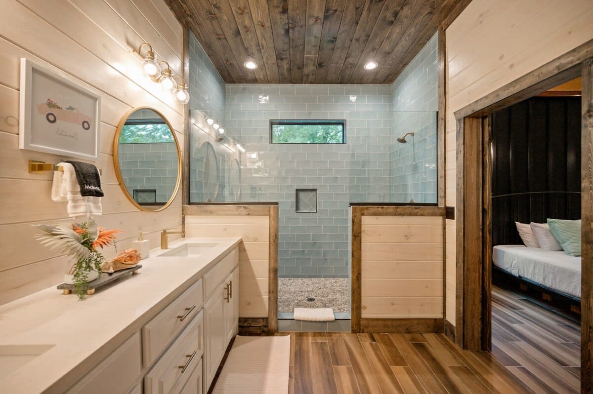 New! The Silo! Hot Tub, Sauna, Game Room, Swings!