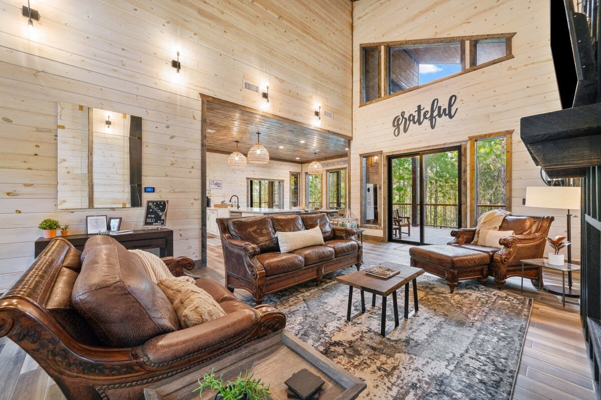New! The Silo! Hot Tub, Sauna, Game Room, Swings!
