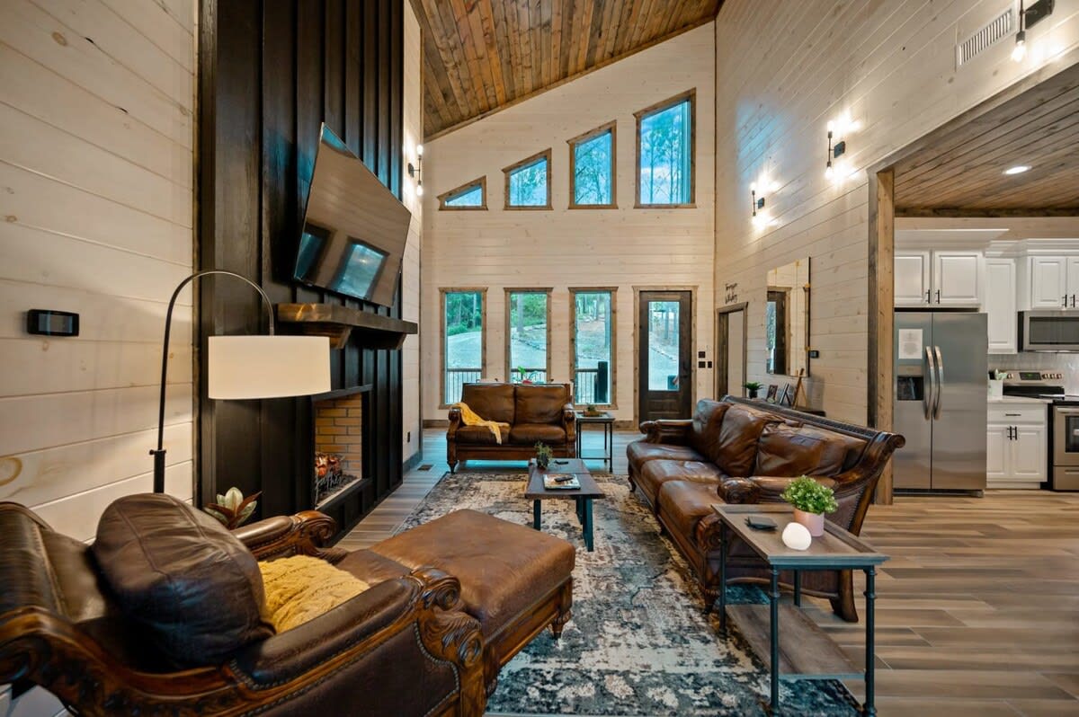 New! The Silo! Hot Tub, Sauna, Game Room, Swings!