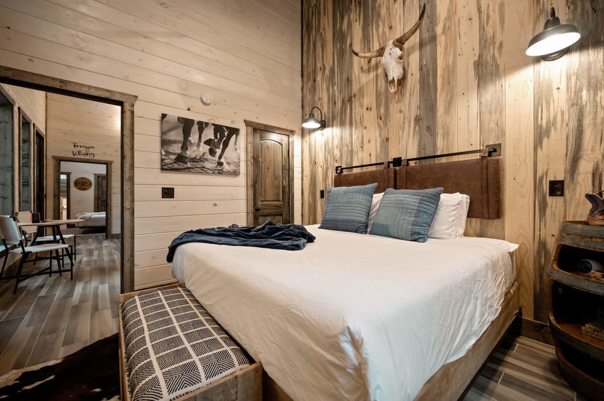 New! The Silo! Hot Tub, Sauna, Game Room, Swings!