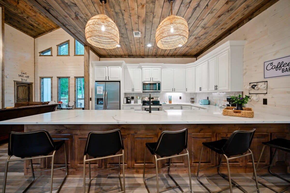 New! The Silo! Hot Tub, Sauna, Game Room, Swings!