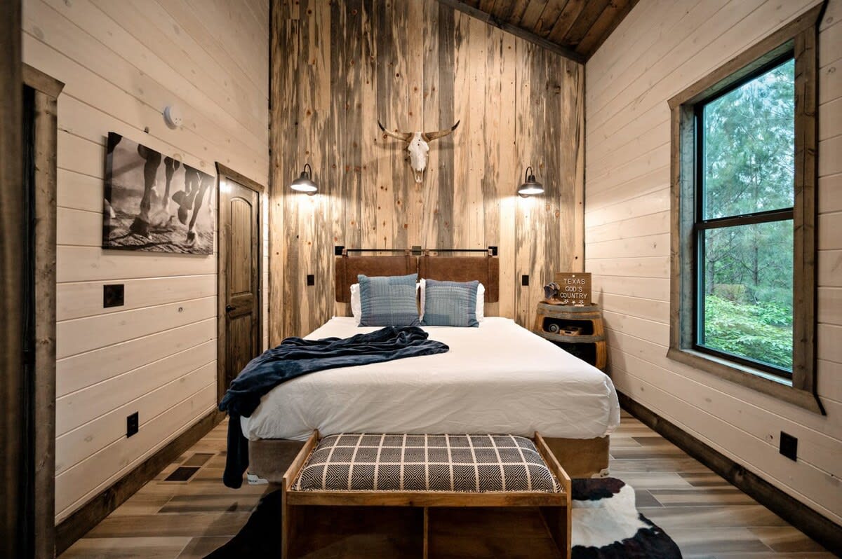 New! The Silo! Hot Tub, Sauna, Game Room, Swings!