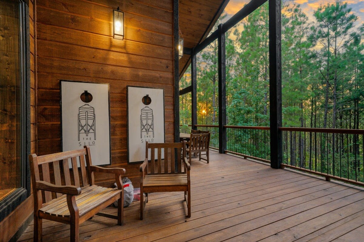 New! The Silo! Hot Tub, Sauna, Game Room, Swings!