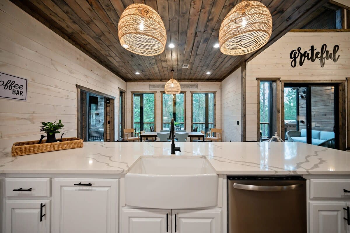 New! The Silo! Hot Tub, Sauna, Game Room, Swings!