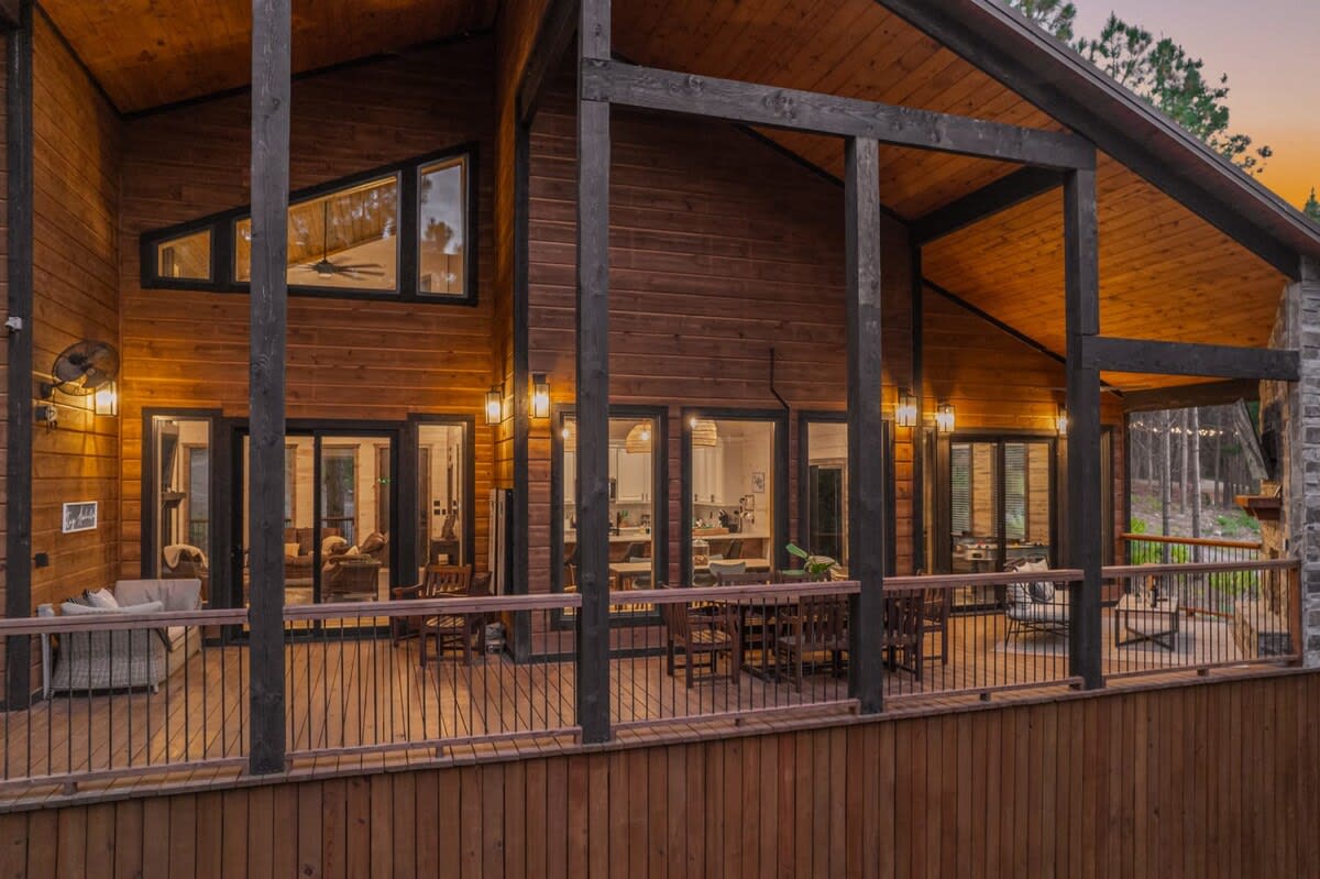 New! The Silo! Hot Tub, Sauna, Game Room, Swings!