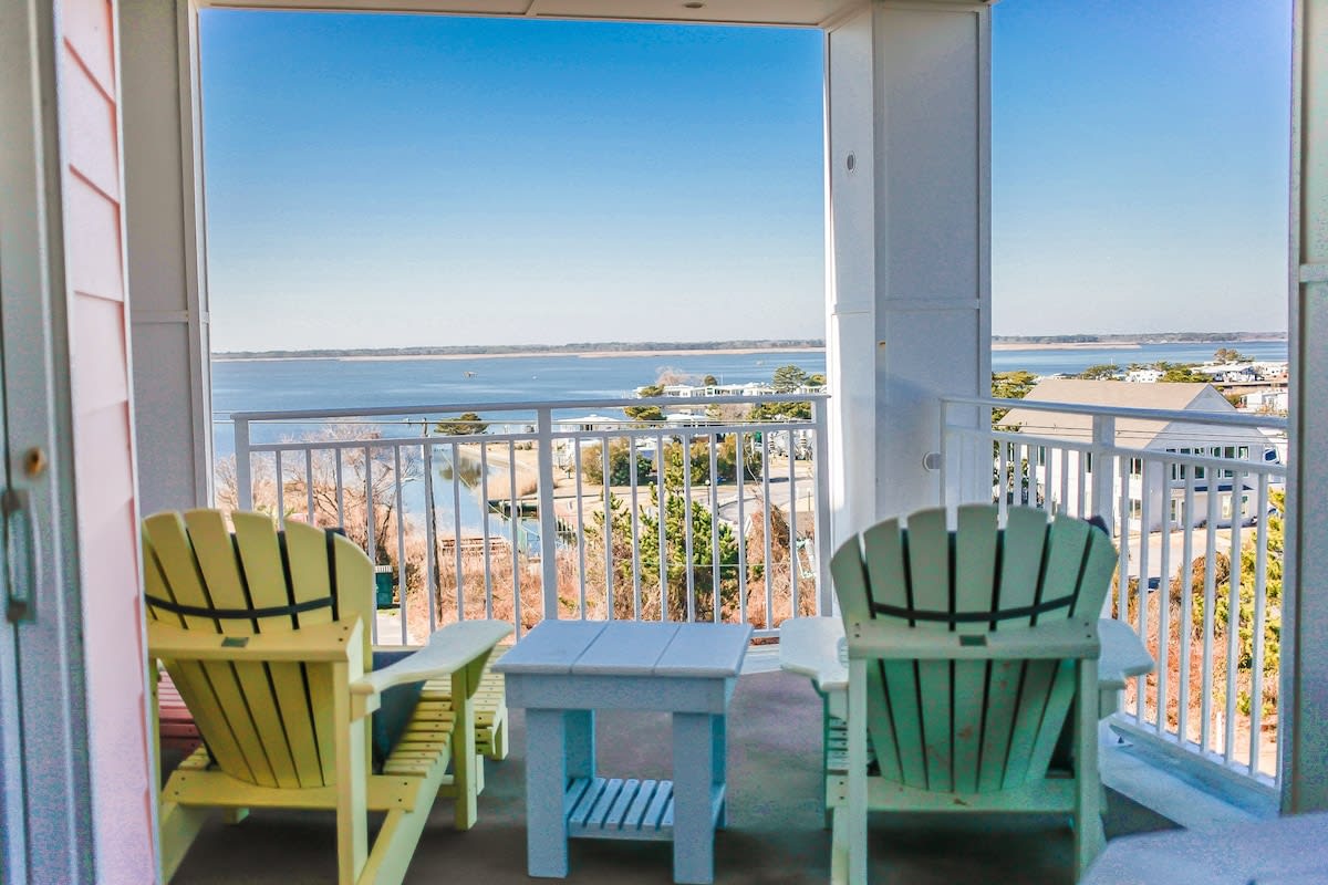 Sojourn Sunrise to Sunset 4BR Sleeps 12 — Virginia Beach, VA — vacation rental
