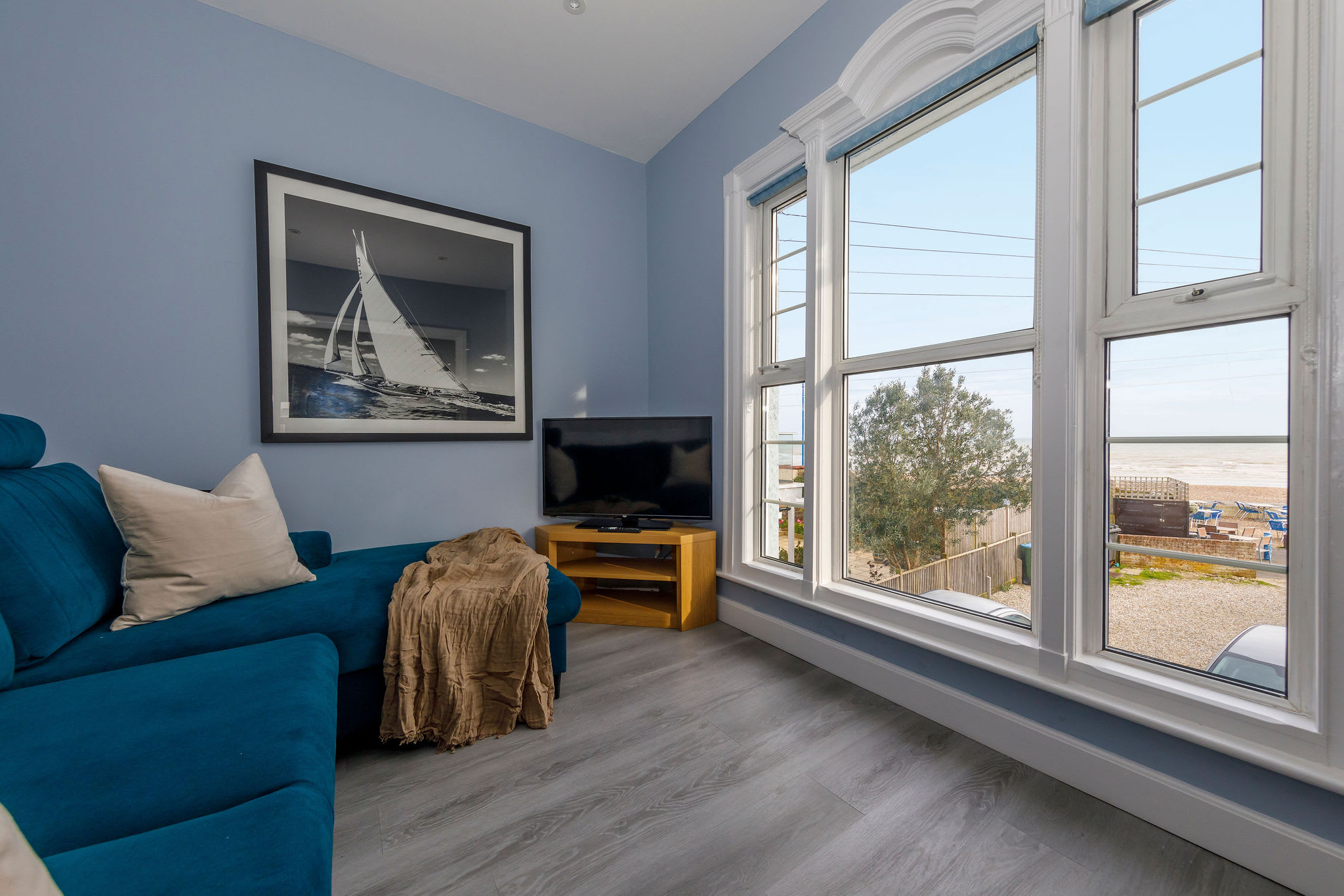 Chic 2-Bed Seafront Haven, Near Felpham Beach