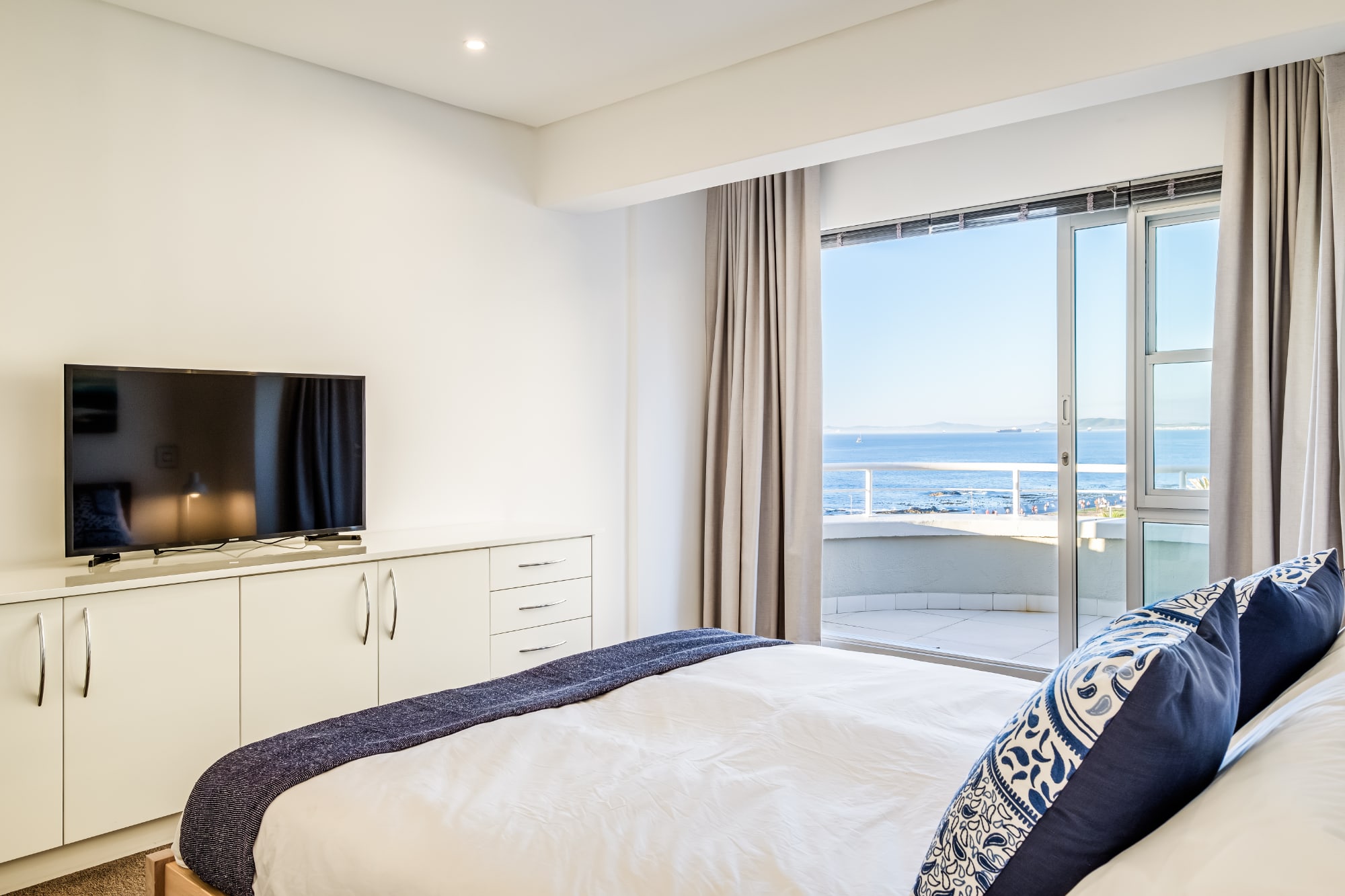 Stunning 3 Bedroom Sea Point Retreat Marin 9
