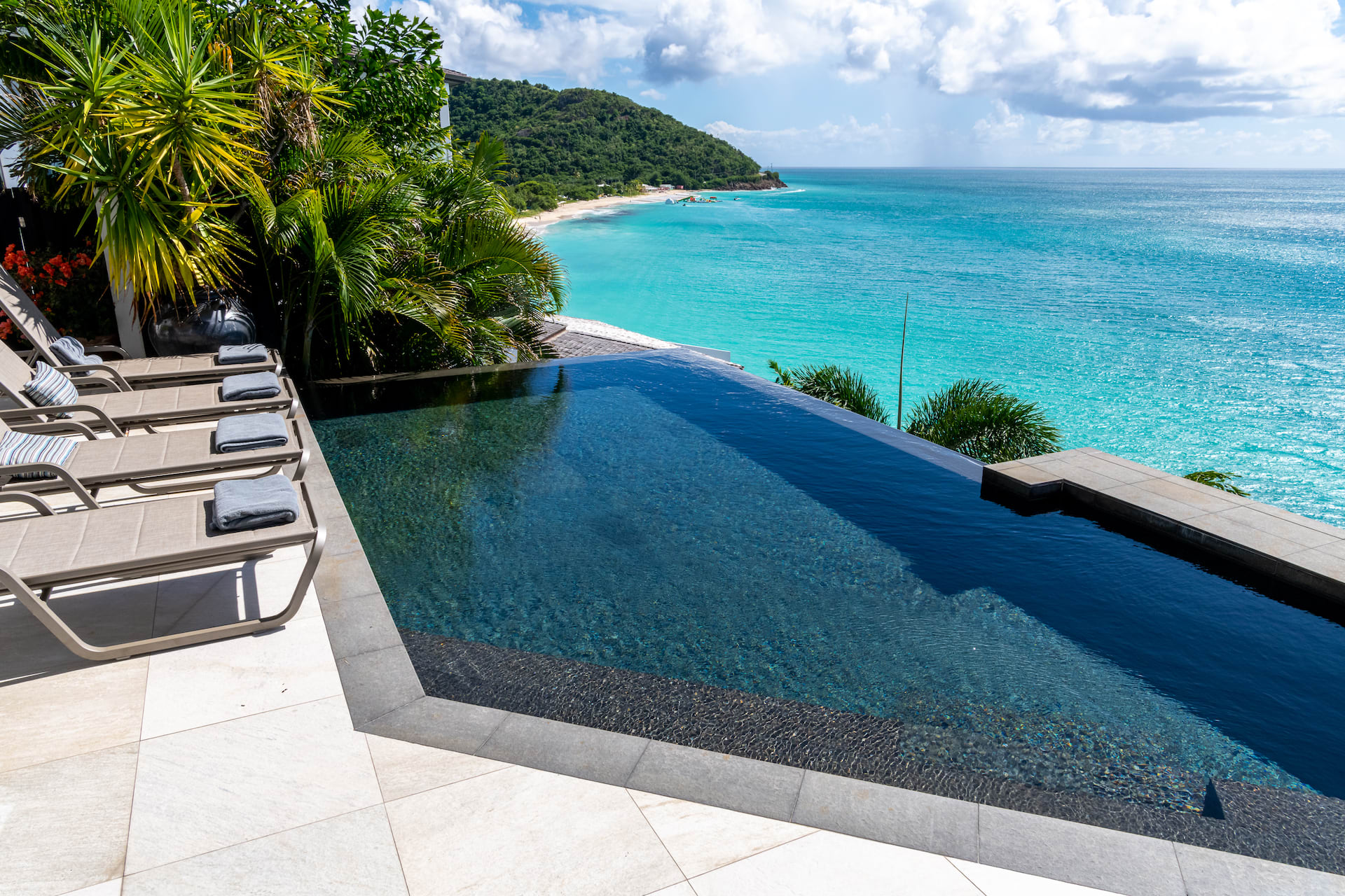 Oceanfront Oasis with Infinity Pool and Caribbean Views 5