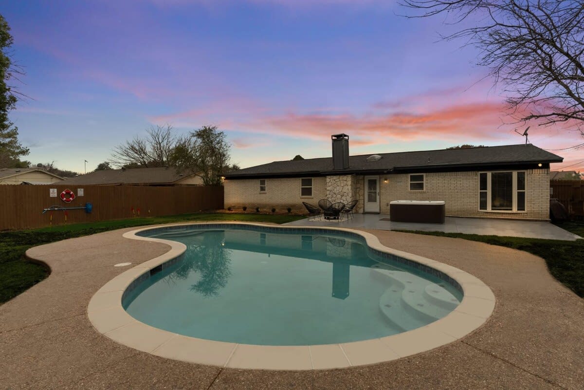 Texas Designer Home with Private Hot Tub and Pool! — North Richland Hills, TX — vacation rental