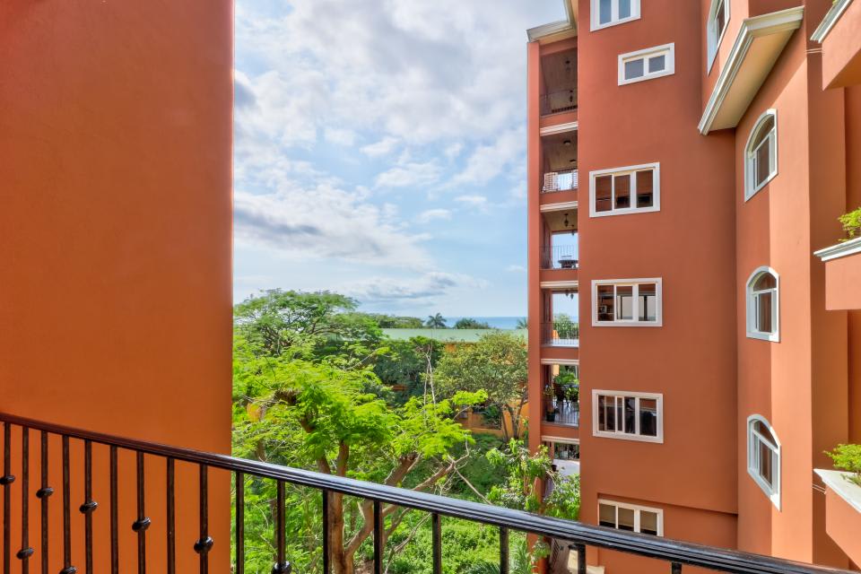 Langosta Beach Condo: Family-Friendly Stay - Vacation Rental in Tamarindo, Costa Rica