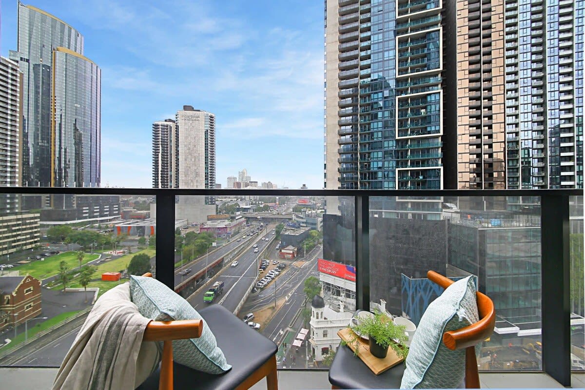 A Stylish & Comfy 2BR Apt, City Views in Southbank — Southbank, Victoria — vacation rental