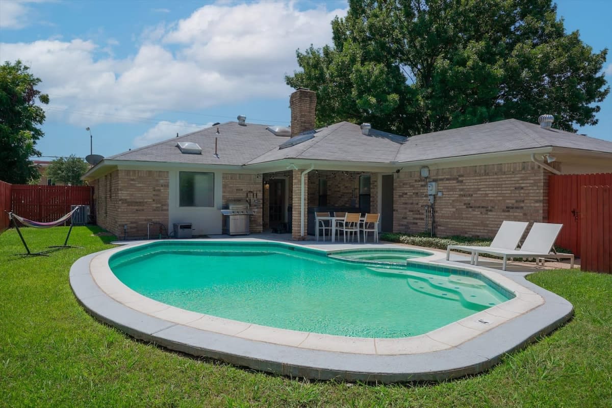 Vibrant Spacious Home w/ Private Pool and Jacuzzi — Richardson, TX — vacation rental
