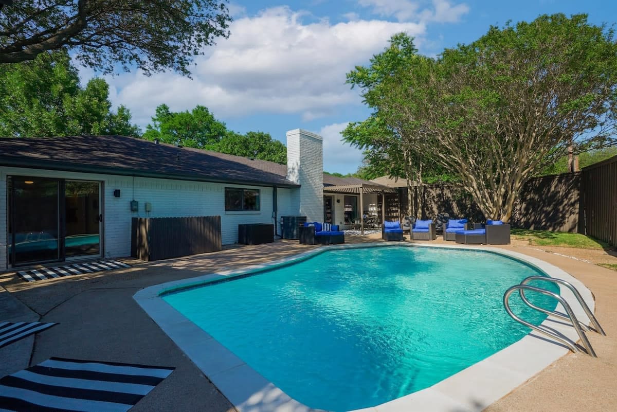 Luxury Home with 5 Bedrooms and Private Pool — Dallas, TX — vacation rental